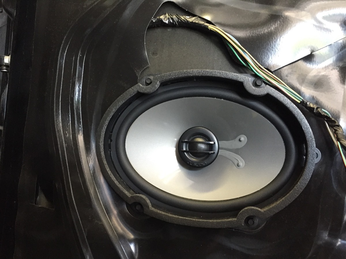 Ford F-150: JL Audio speakers