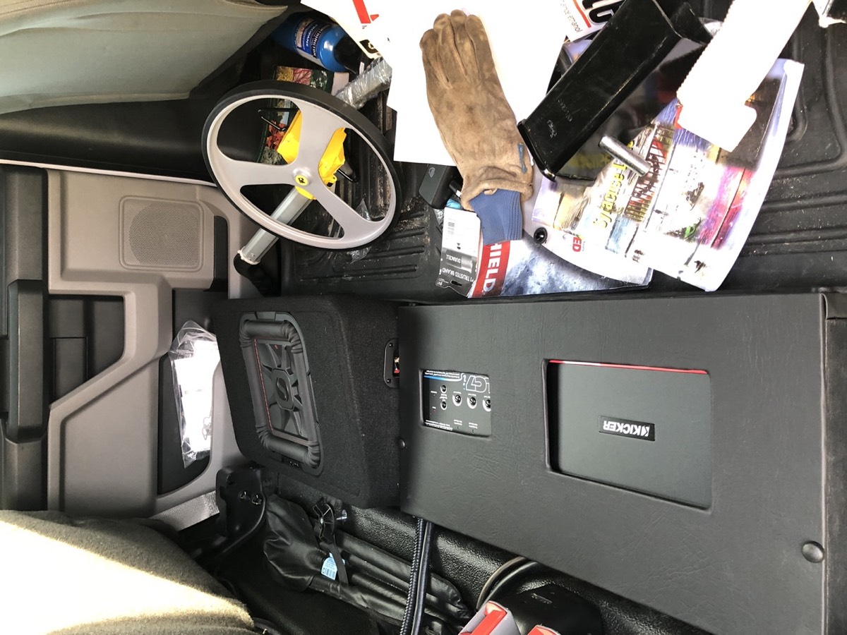 Ford F-350: Kicker system install