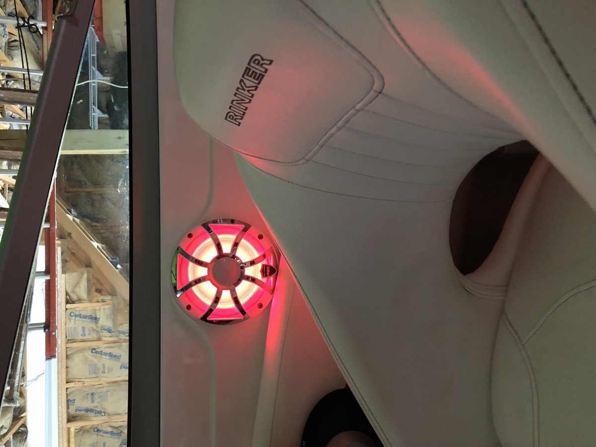 Interior audio: Speaker with a red LED ring